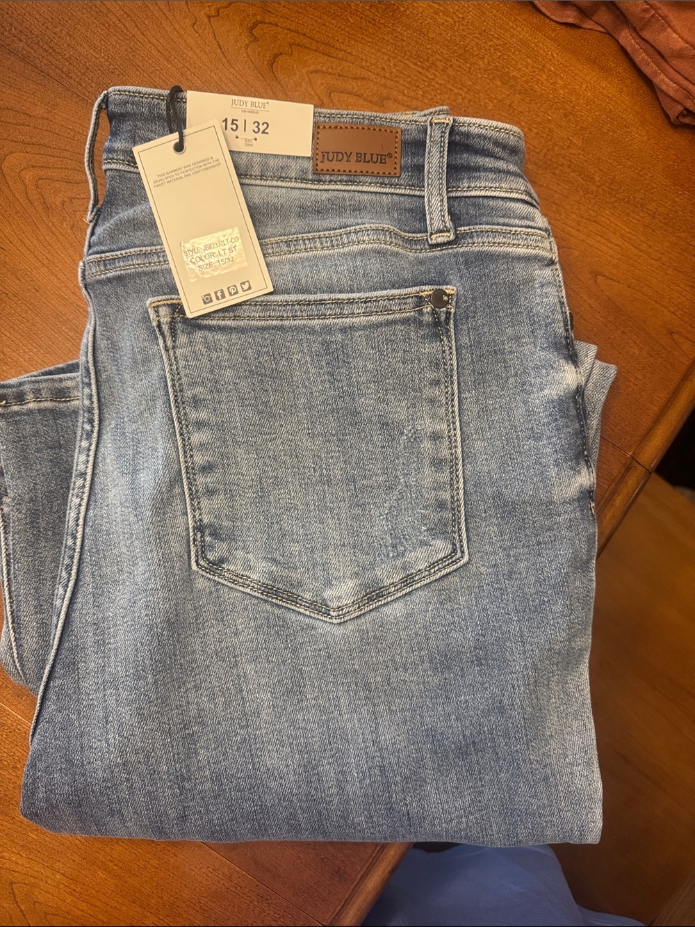 Judy Blue Women's Light Blue Skinny Jeans with Back Pocket Detail